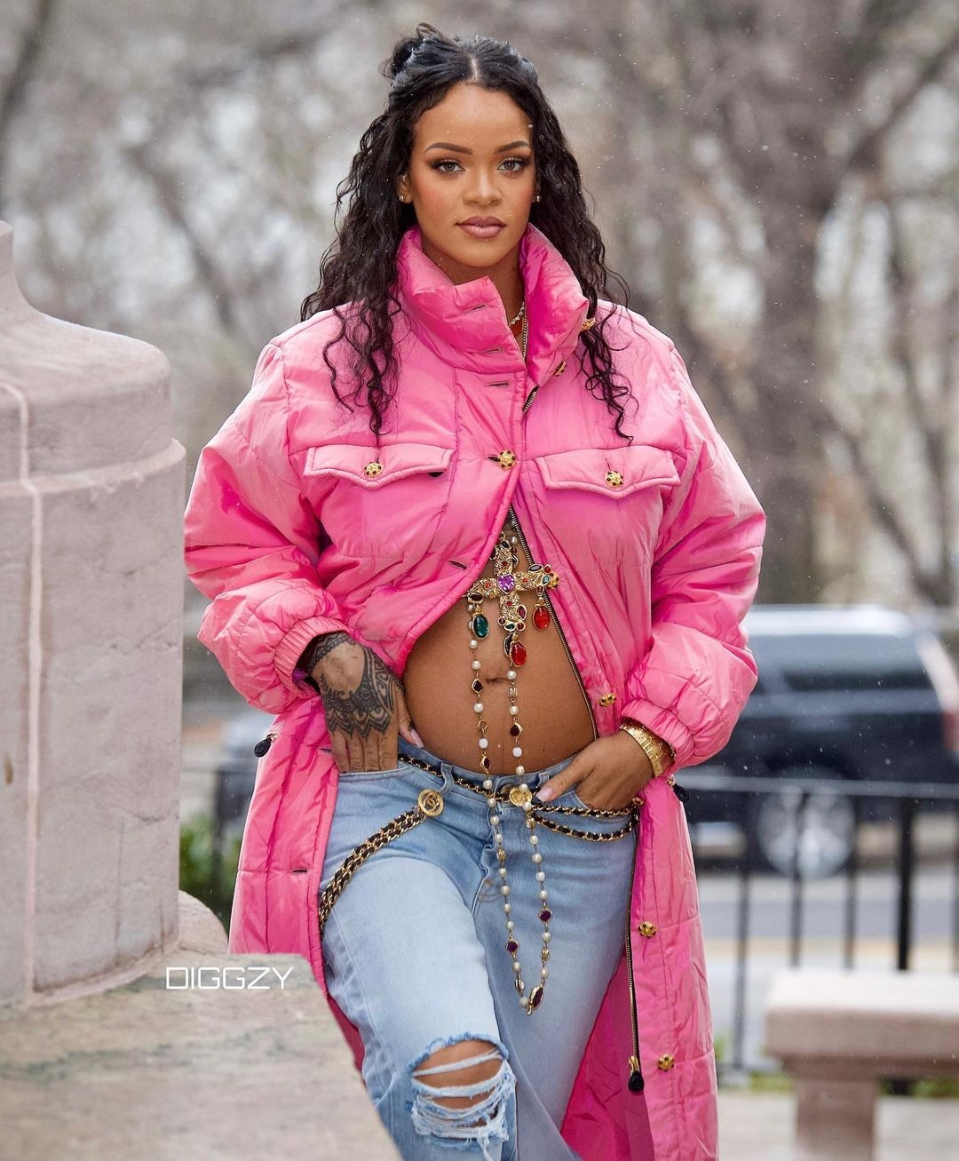 Mẫu trang sức Rihanna đeo khi mang bầu ảnh 3 Mau trang suc Rihanna deo khi mang bau anh 3