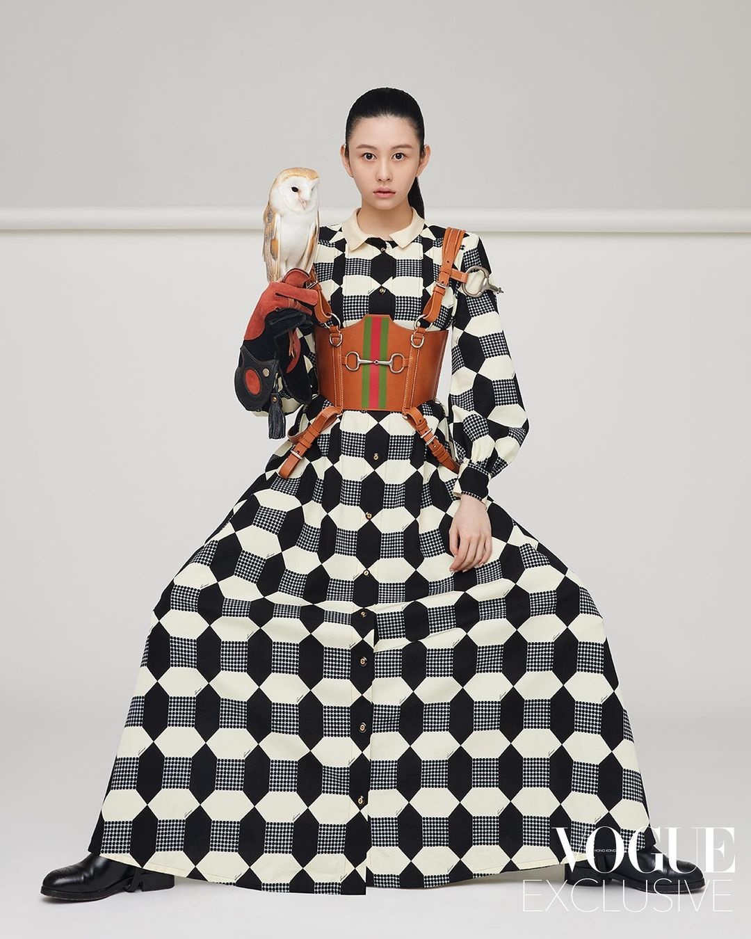 Con gai Khau Thuc Trinh len bia tap chi anh 2