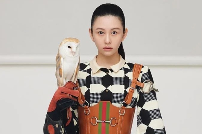 Con gai Khau Thuc Trinh xuat hien tren bia tap chi hinh anh