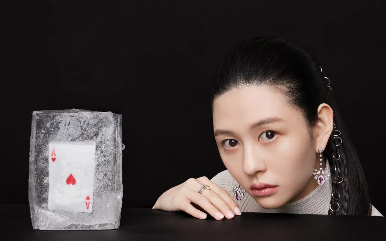 Con gai Khau Thuc Trinh len bia tap chi anh 1