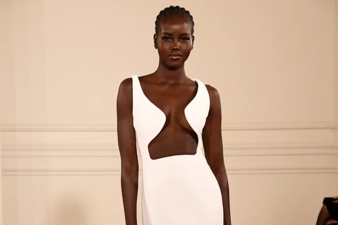 Trang phuc bodycon tro lai hinh anh