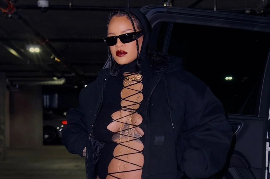 Rihanna mac sanh dieu khi mang bau hinh anh