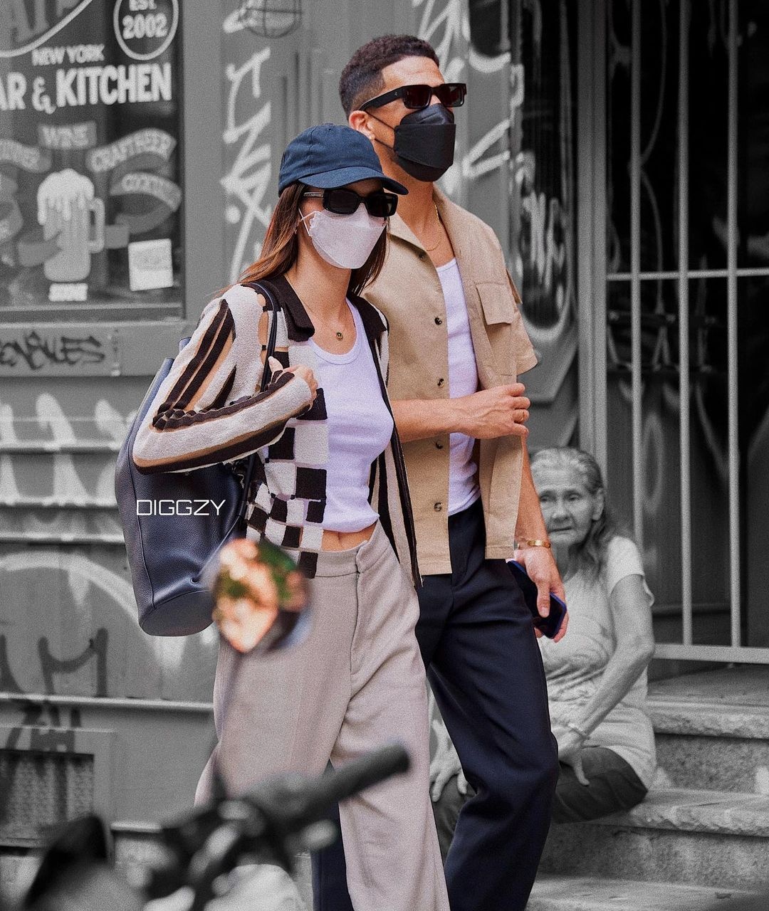 nghe si mac vay ngan khi di hen ho anh 6