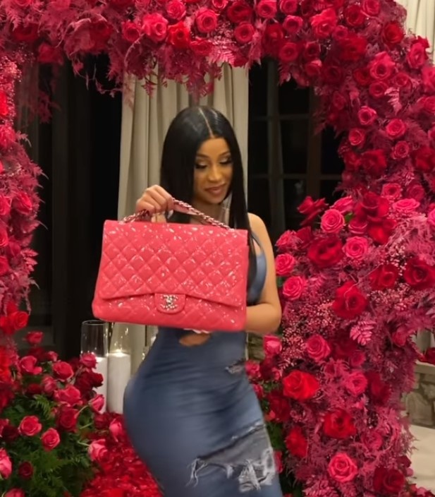 Cardi B được tặng 6 túi Chanel ngày Valentine ảnh 2 Cardi B duoc tang 6 tui Chanel ngay Valentine anh 2