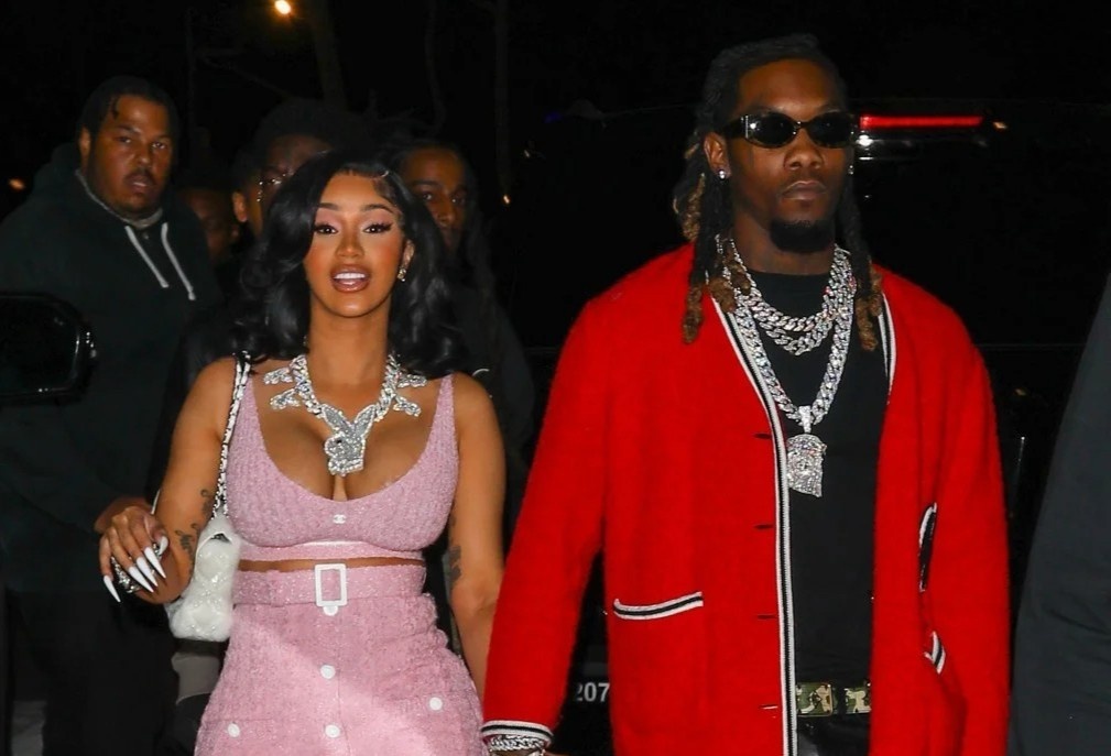 Cardi B duoc tang 6 tui Chanel ngay Valentine hinh anh