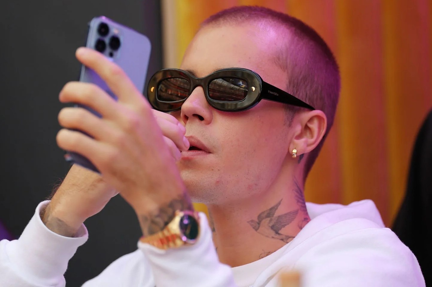 Sao deo dong ho dat tien tai Super Bowl hinh anh