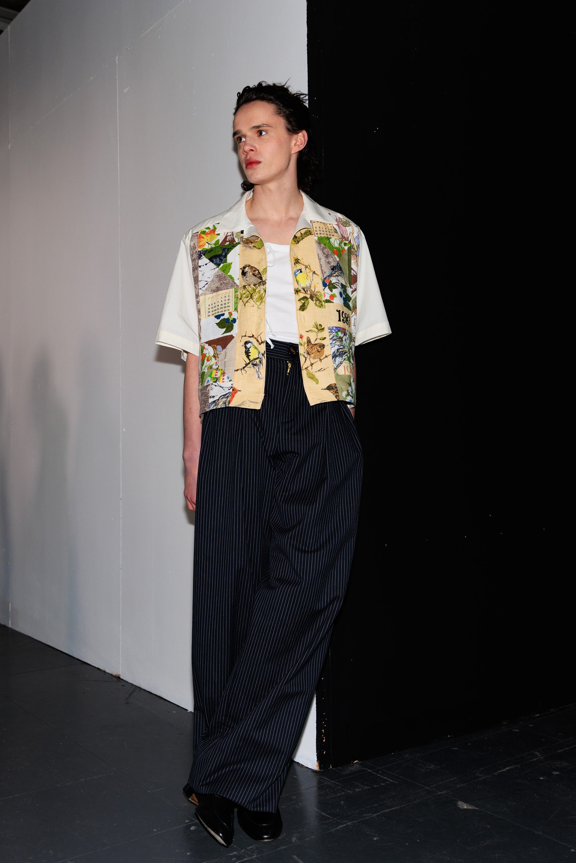 Canh hau truong show dien thoi trang anh 10