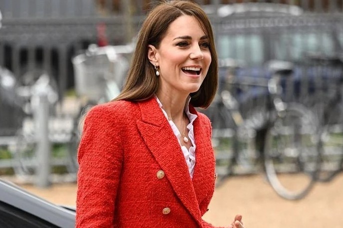 Kate Middleton mac trang phuc binh dan hinh anh