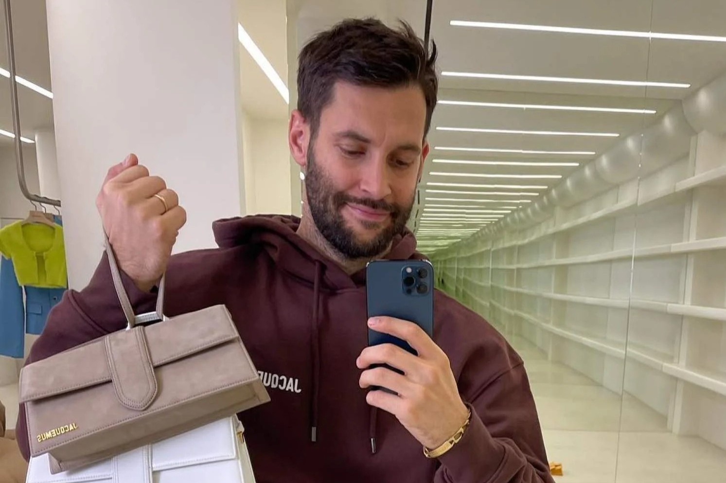 Nguoi khoi xuong xu huong tui mini hinh anh