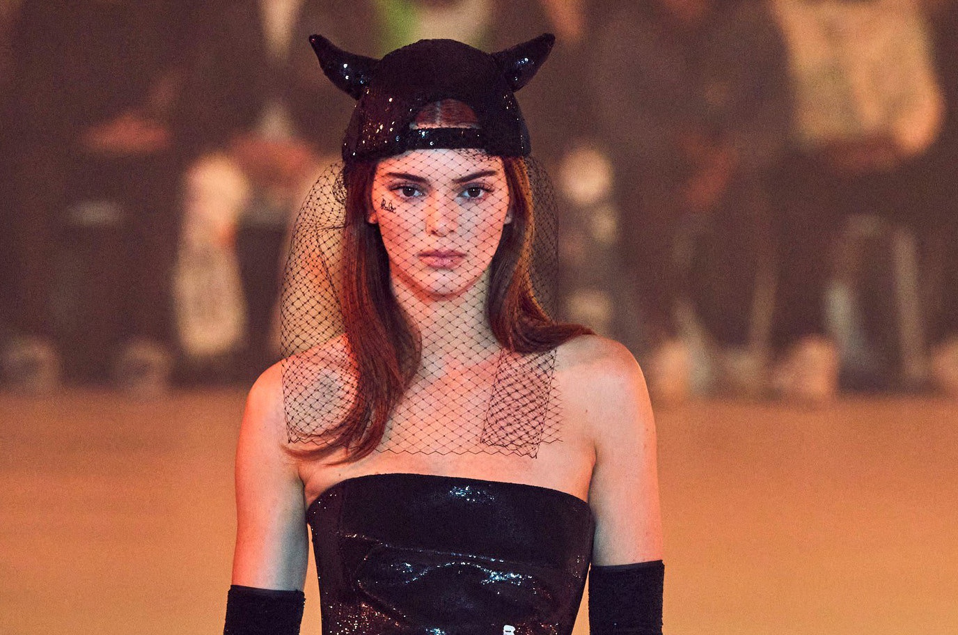 Dan nguoi mau hang dau the gioi dien show Off-White hinh anh