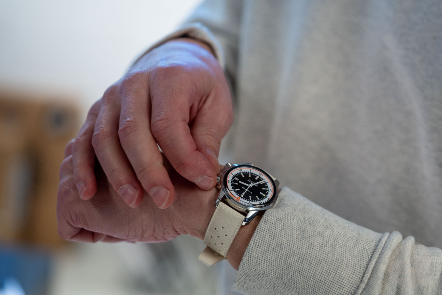 thoi quen khien dong ho bi hong anh 1