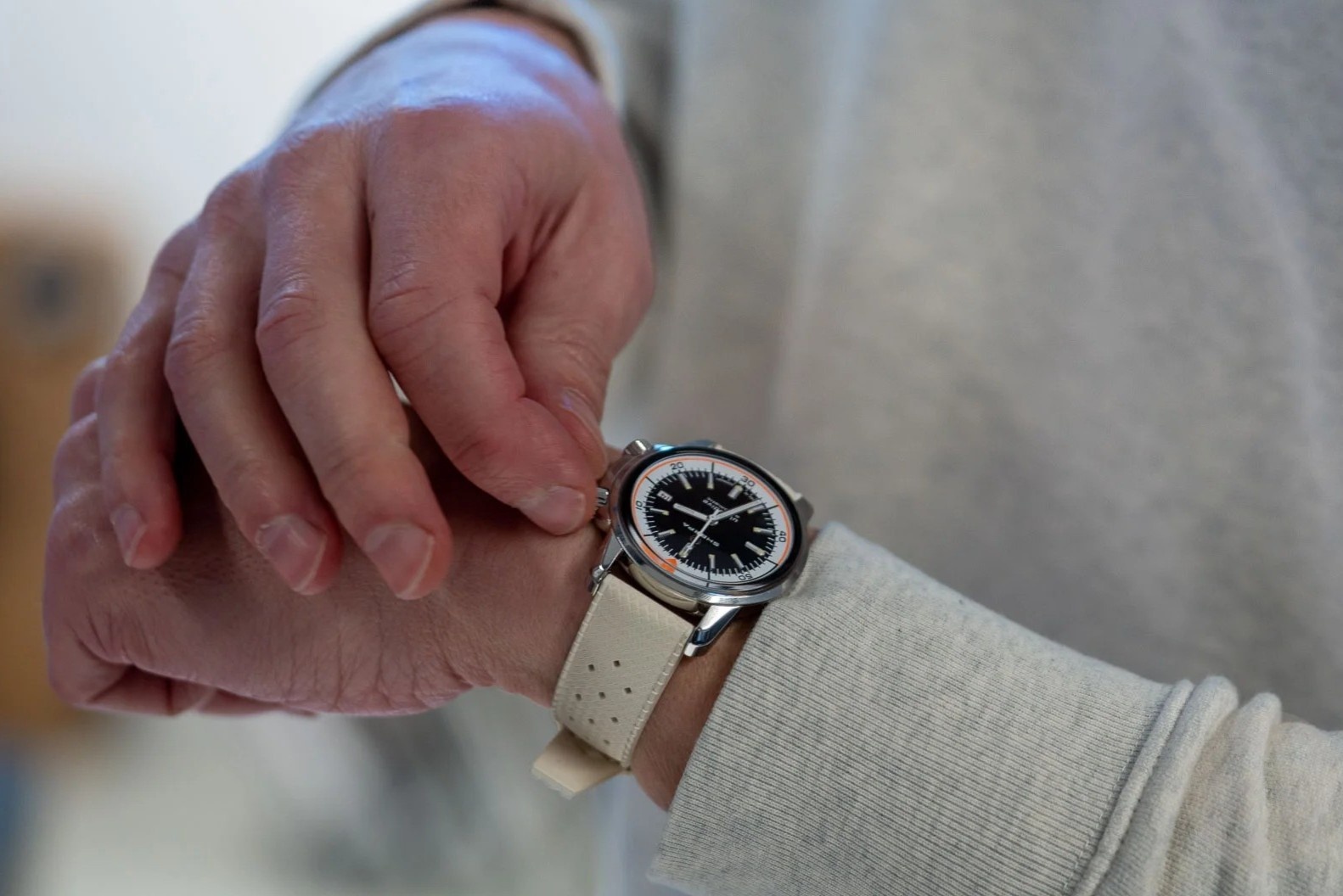 Thoi quen lam hong dong ho hinh anh