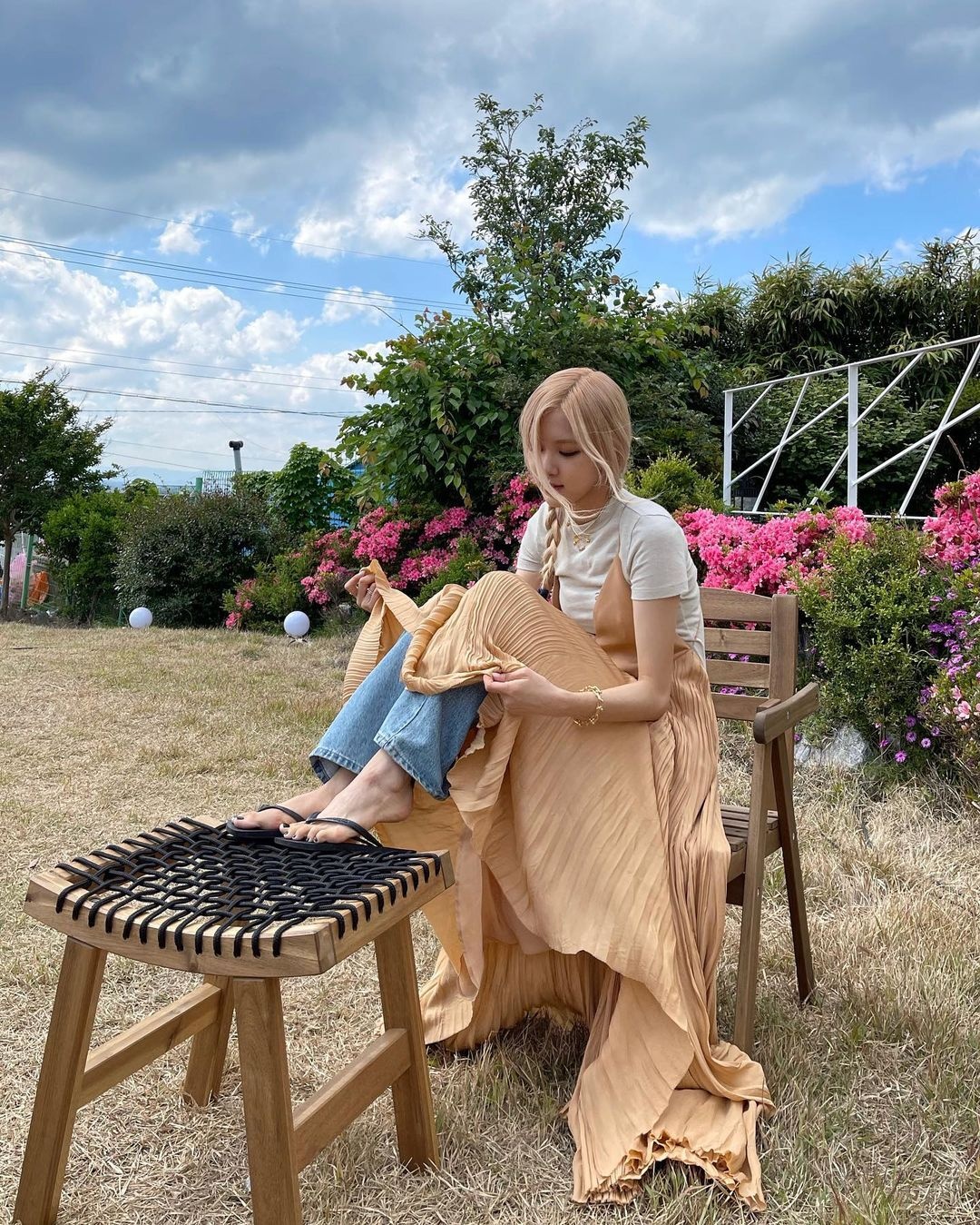 Trào lưu mặc váy cùng quần dài ảnh 7 Trao luu mac vay cung quan dai anh 7