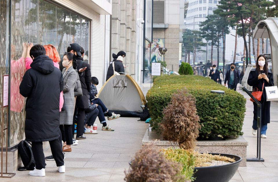 Chanel đấu tay đôi với dân buôn hàng hiệu ảnh 3 Chanel dau tay doi voi dan buon hang hieu anh 3