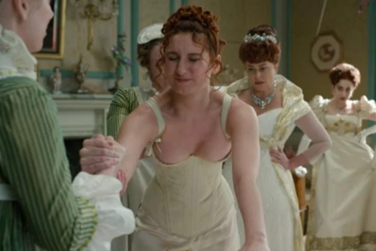 Dien vien phim 'Bridgerton' khong thoai mai khi mac ao nit nguc hinh anh