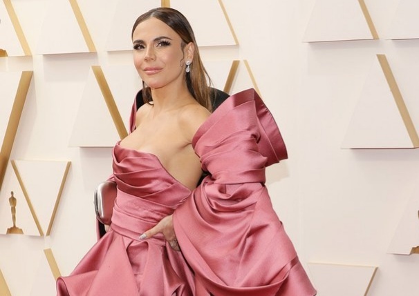 Tham hoa thoi trang tai Oscar 2022 hinh anh