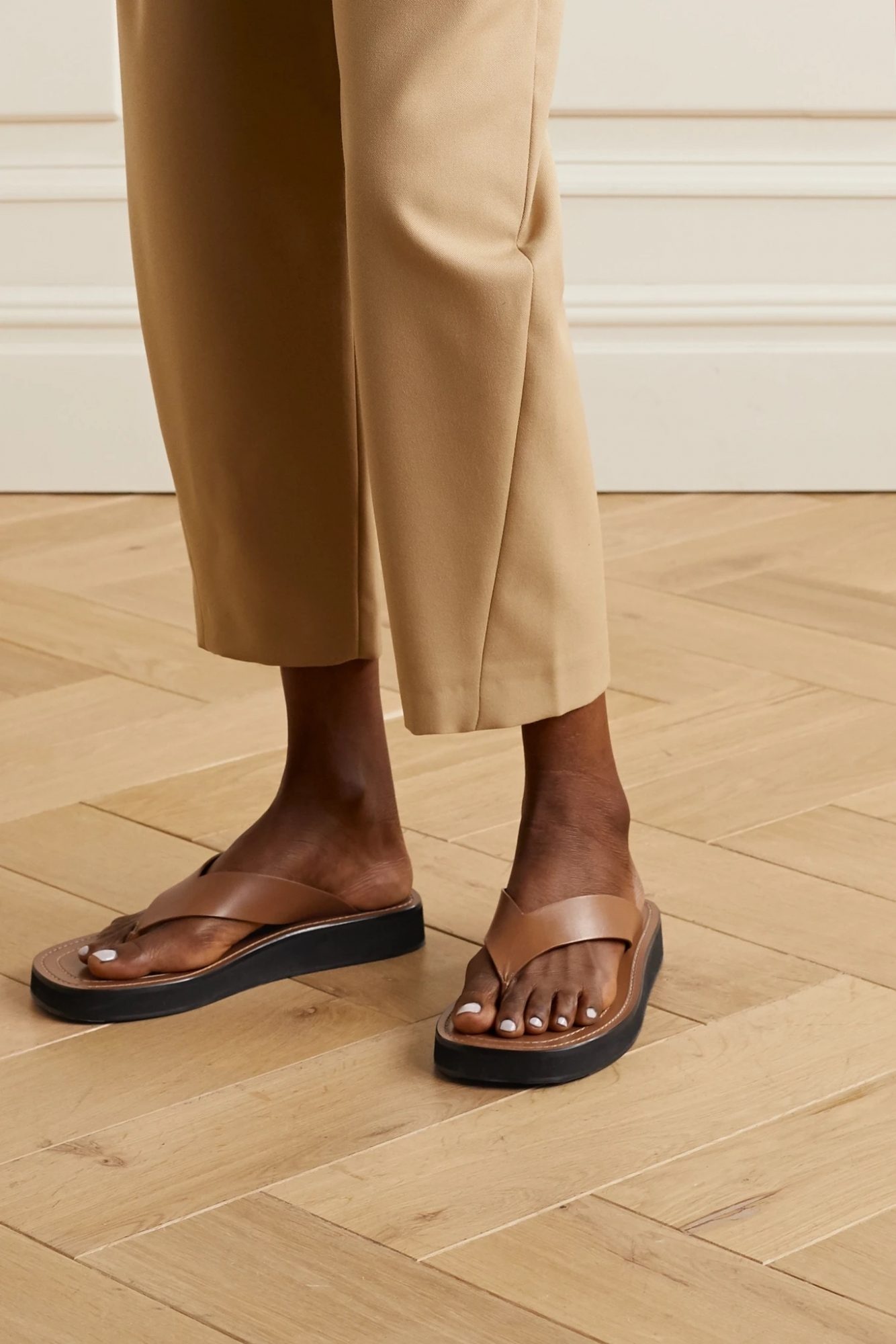 Đôi dép xấu xí trở thành mốt ảnh 9 Doi dep xau xi tro thanh mot anh 9