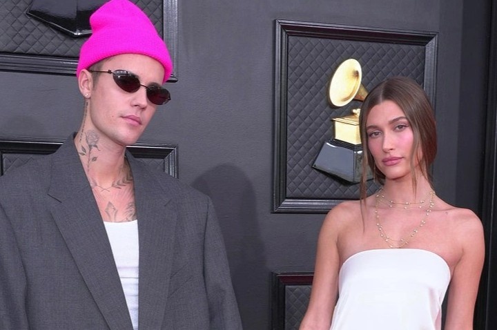 Vo chong Justin Bieber vao danh sach sao mac dep tai Grammy 2022 hinh anh