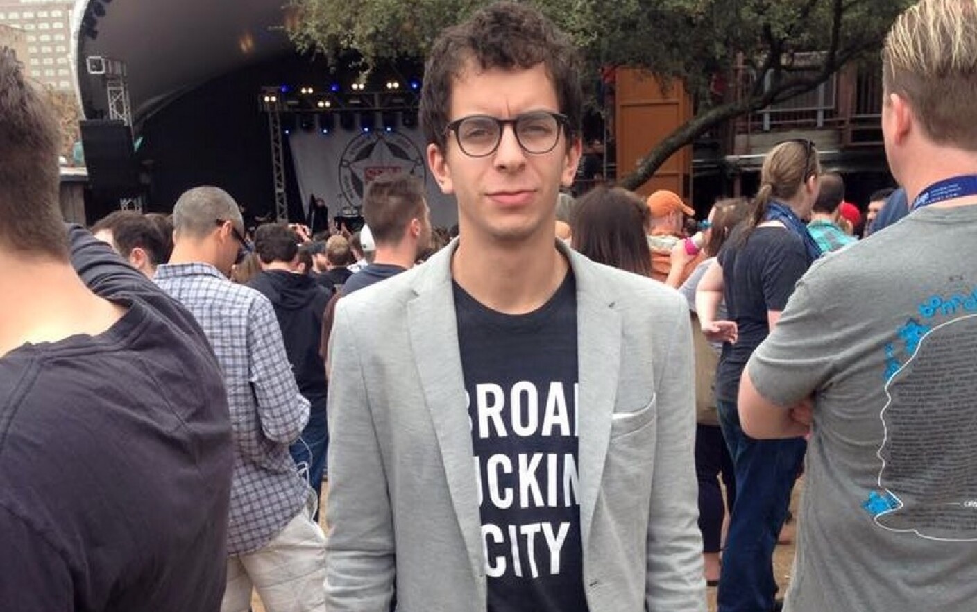 DJ Soda bi duoi khoi may bay anh 3