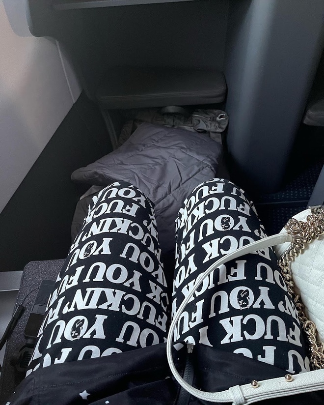 DJ Soda bi duoi khoi may bay anh 5