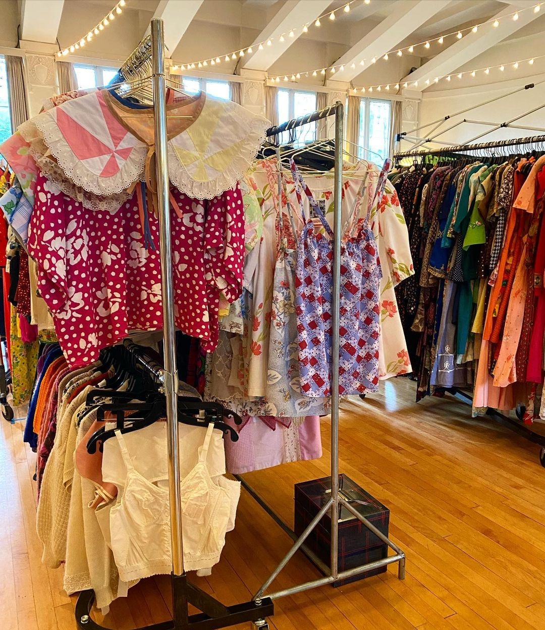 Sự thật về trào lưu mua quần áo cũ ảnh 1 Su that ve trao luu mua quan ao cu anh 1