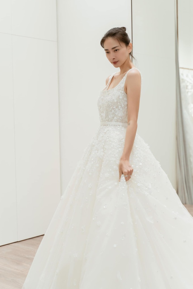 Ngo Thanh Van mac vay cuoi giong Son Ye Jin anh 1