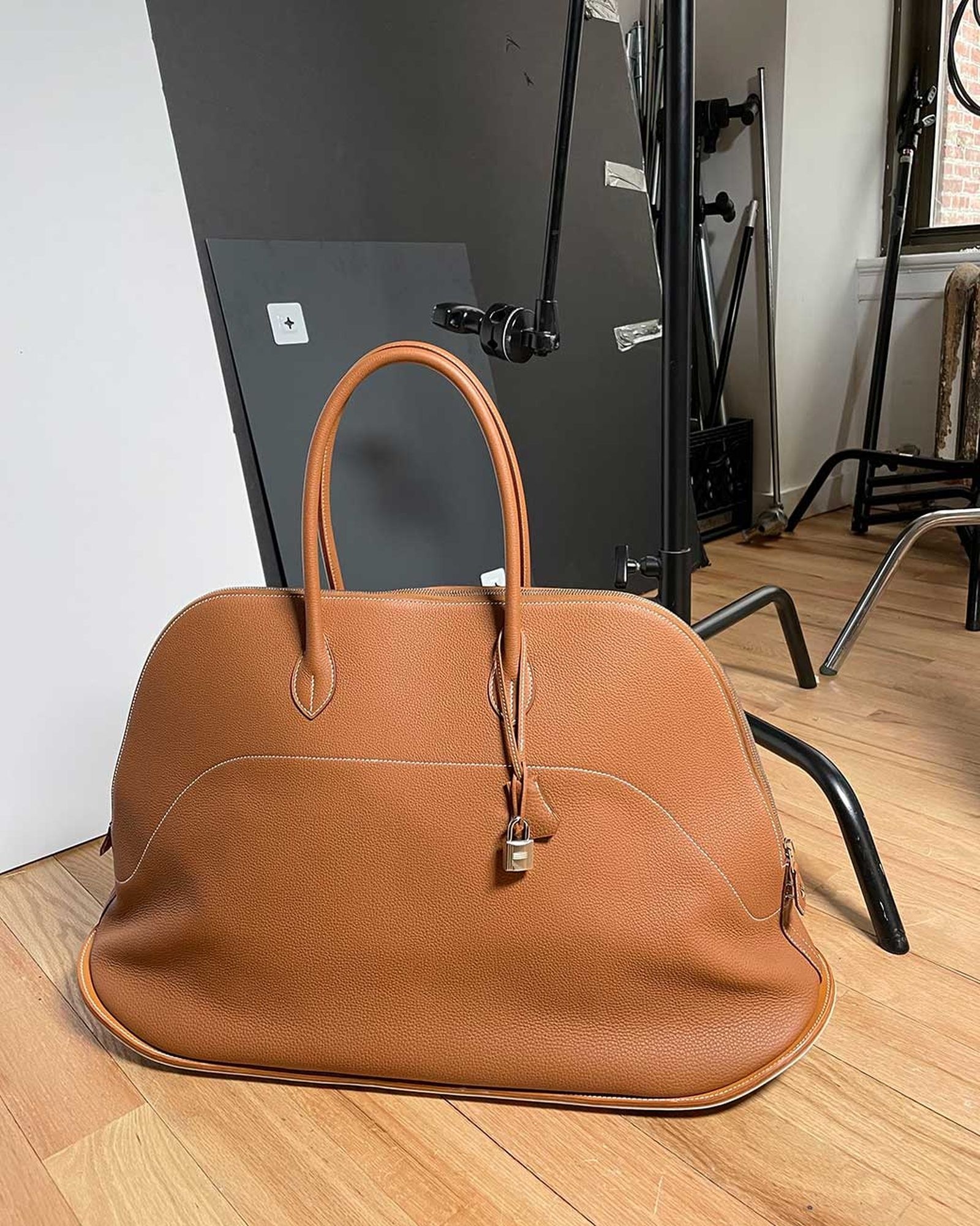 Túi xách gắn ván trượt trị giá 23.000 USD ảnh 2 Tui xach gan van truot tri gia 23.000 USD anh 2