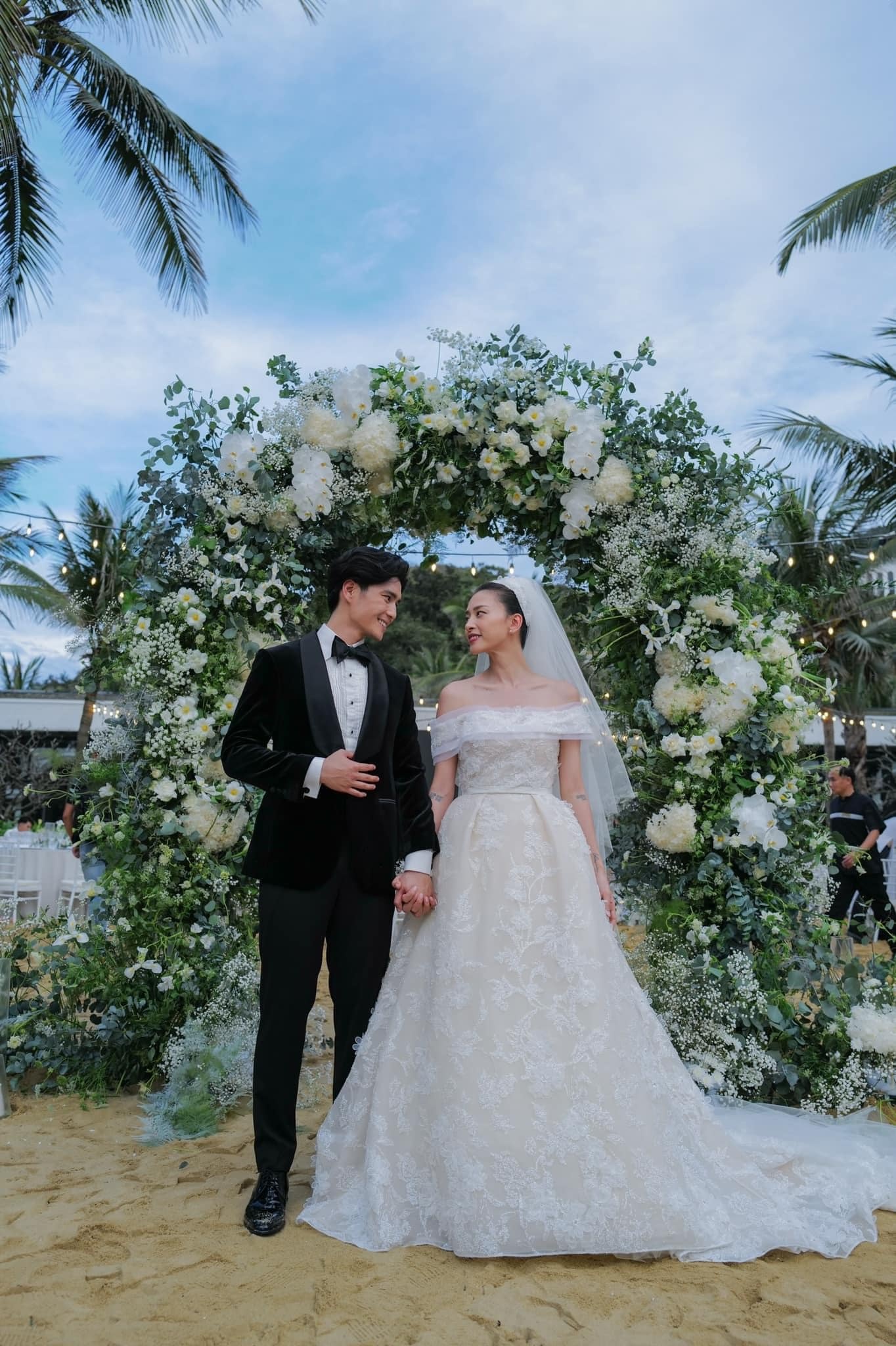 Ngô Thanh Vân mặc 4 bộ váy trong lễ cưới ảnh 1 Ngo Thanh Van mac 4 bo vay trong le cuoi anh 1