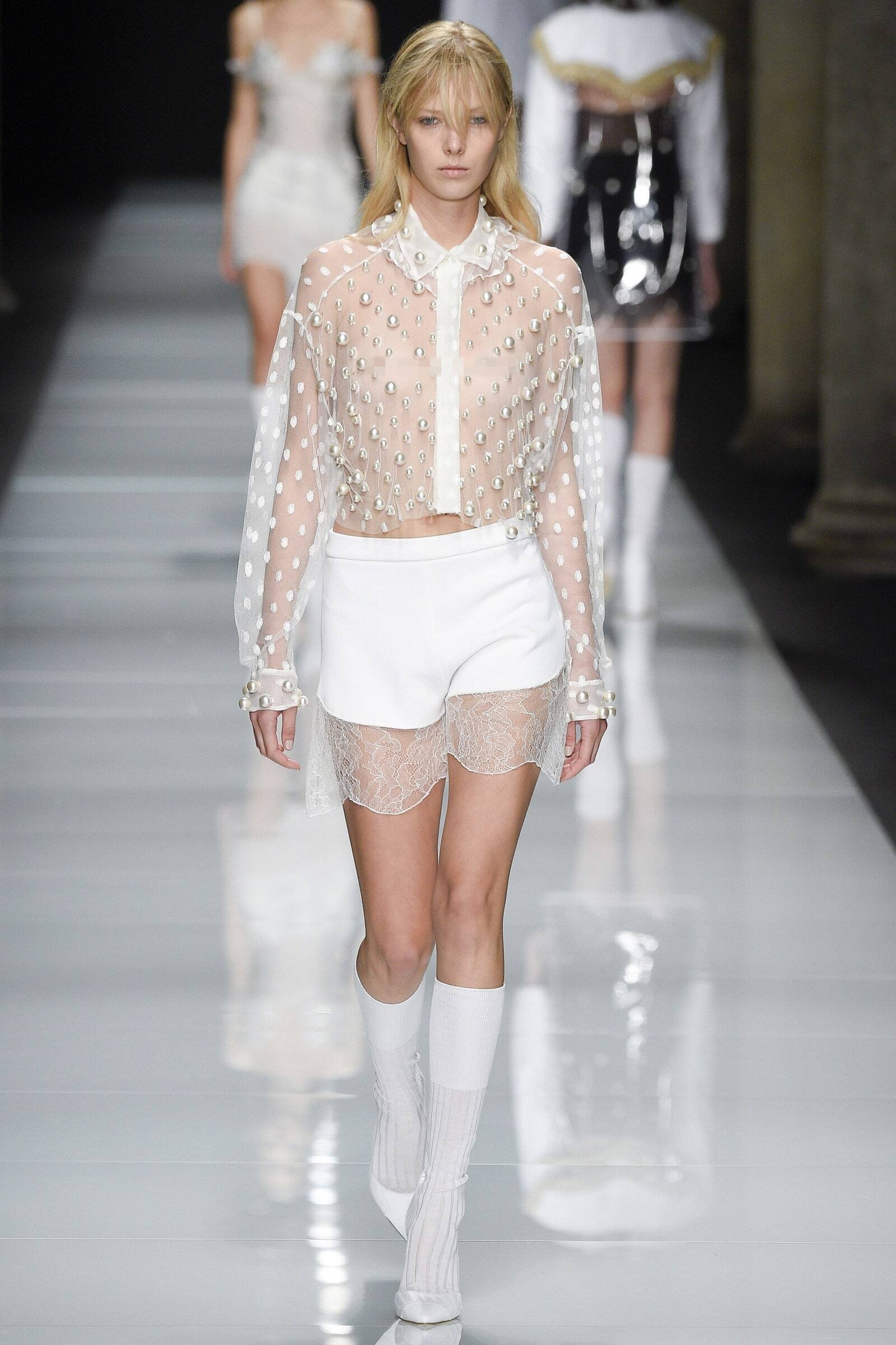 Thời của váy áo xuyên thấu ảnh 9 Thoi cua vay ao xuyen thau anh 9