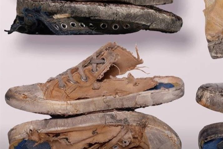 Balenciaga tiep tuc bi chi trich vi ban giay rach hinh anh