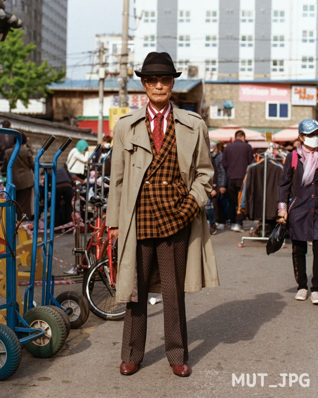 Nơi có những người cao tuổi ăn mặc sành điệu ảnh 2 Noi co nhung nguoi cao tuoi an mac sanh dieu anh 2