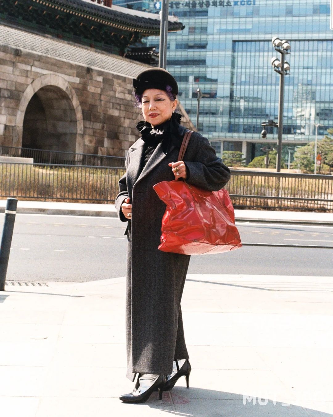 Nơi có những người cao tuổi ăn mặc sành điệu ảnh 4 Noi co nhung nguoi cao tuoi an mac sanh dieu anh 4