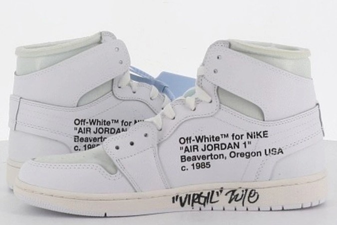 Doi sneakers duoc ban voi gia 16.800 USD hinh anh