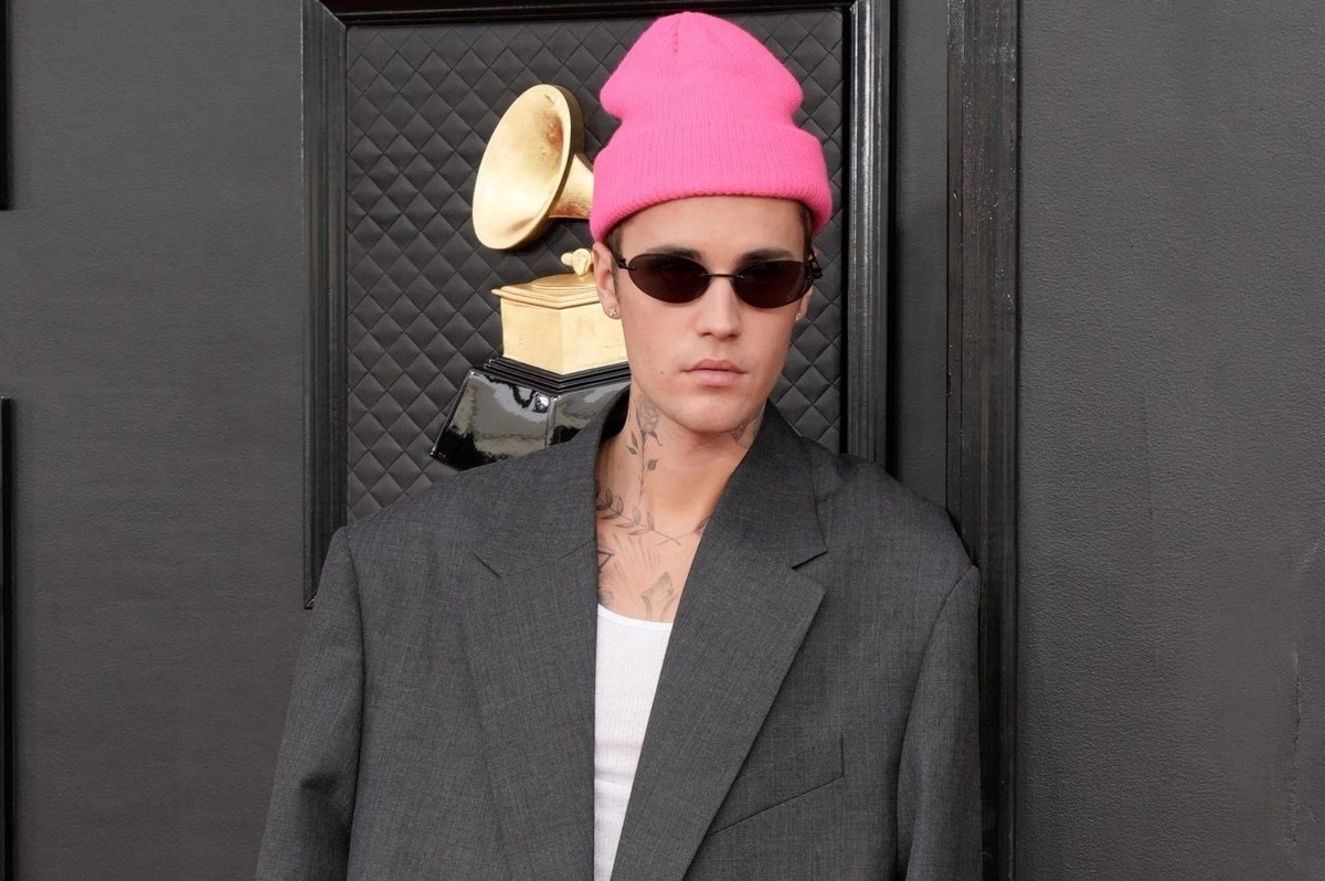 Justin Bieber va dan nghe si doi moi suit hinh anh