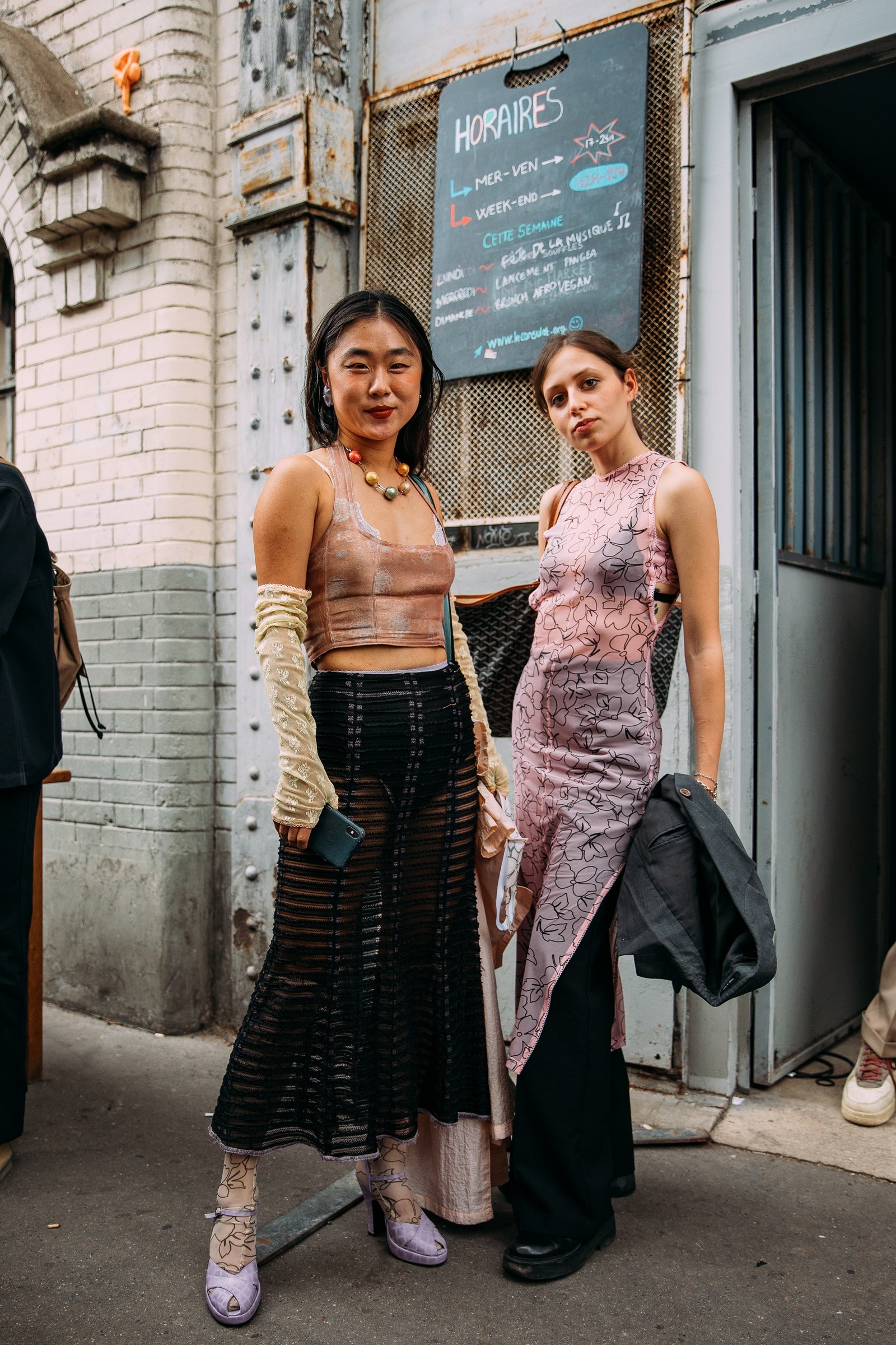 Mốt đeo găng tay dài ảnh 5 Mot deo gang tay dai anh 5