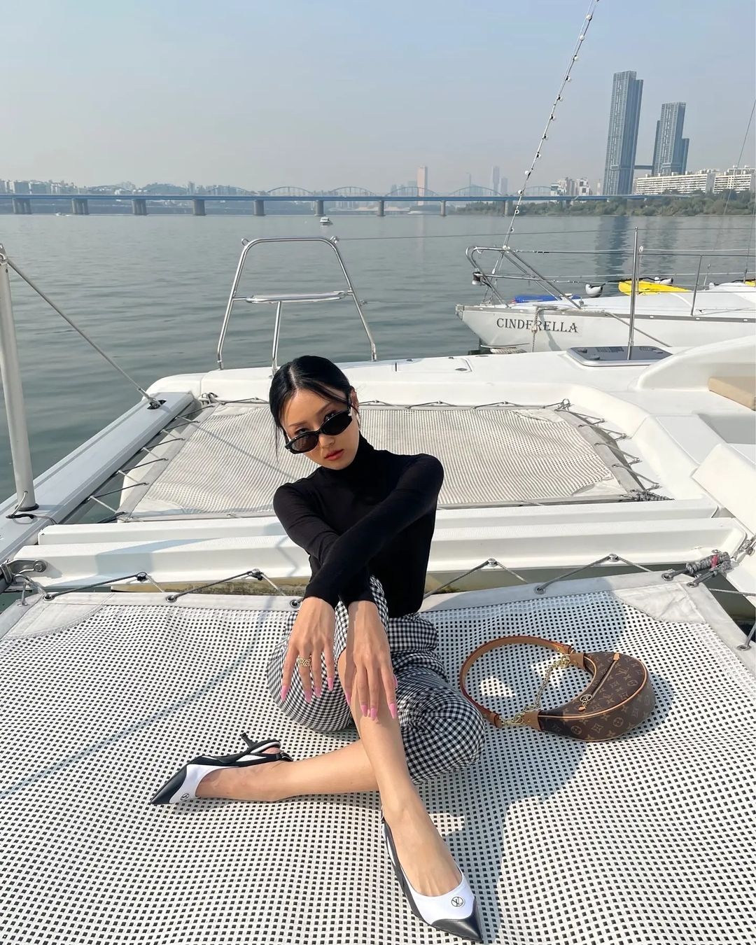 Hwasa mặc đồ xuyên thấu ảnh 10 Hwasa mac do xuyen thau anh 10