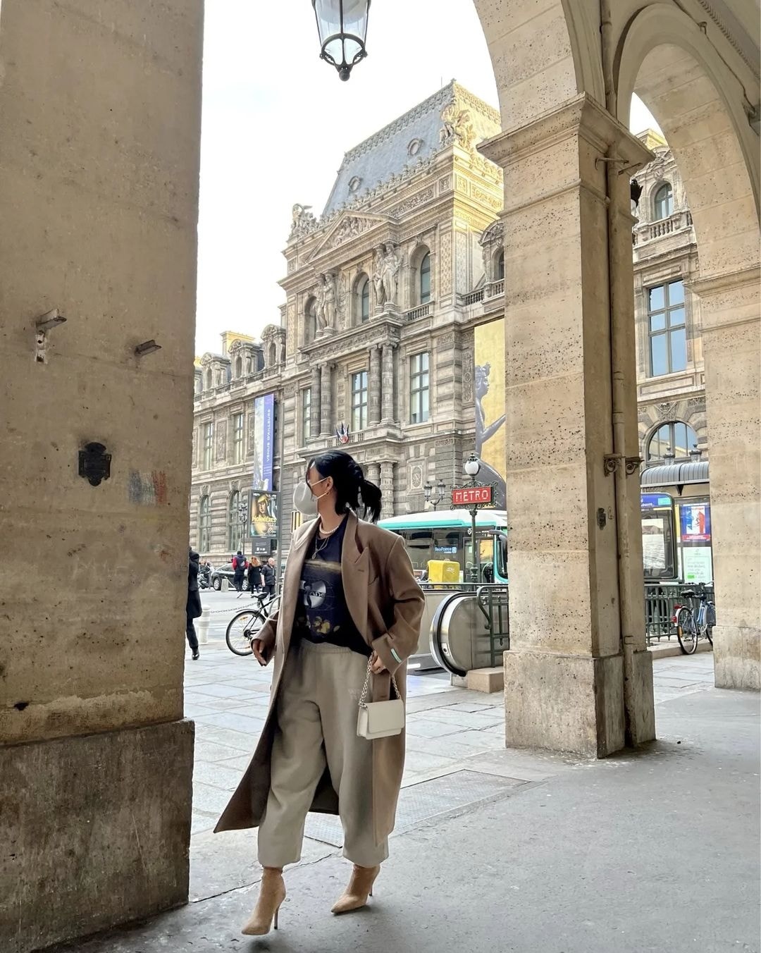 Hwasa mặc đồ xuyên thấu ảnh 7 Hwasa mac do xuyen thau anh 7