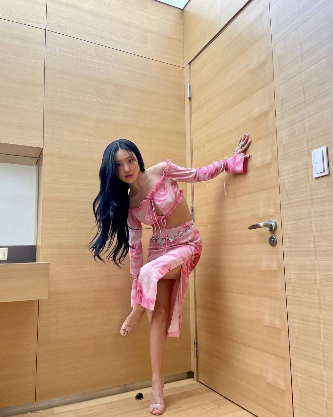 Hwasa mặc đồ xuyên thấu ảnh 11 Hwasa mac do xuyen thau anh 11