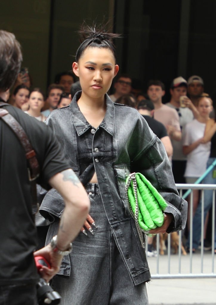 Giời nhà giàu châu Á đi xem show thời trang ảnh 7 Gioi nha giau chau A di xem show thoi trang anh 7