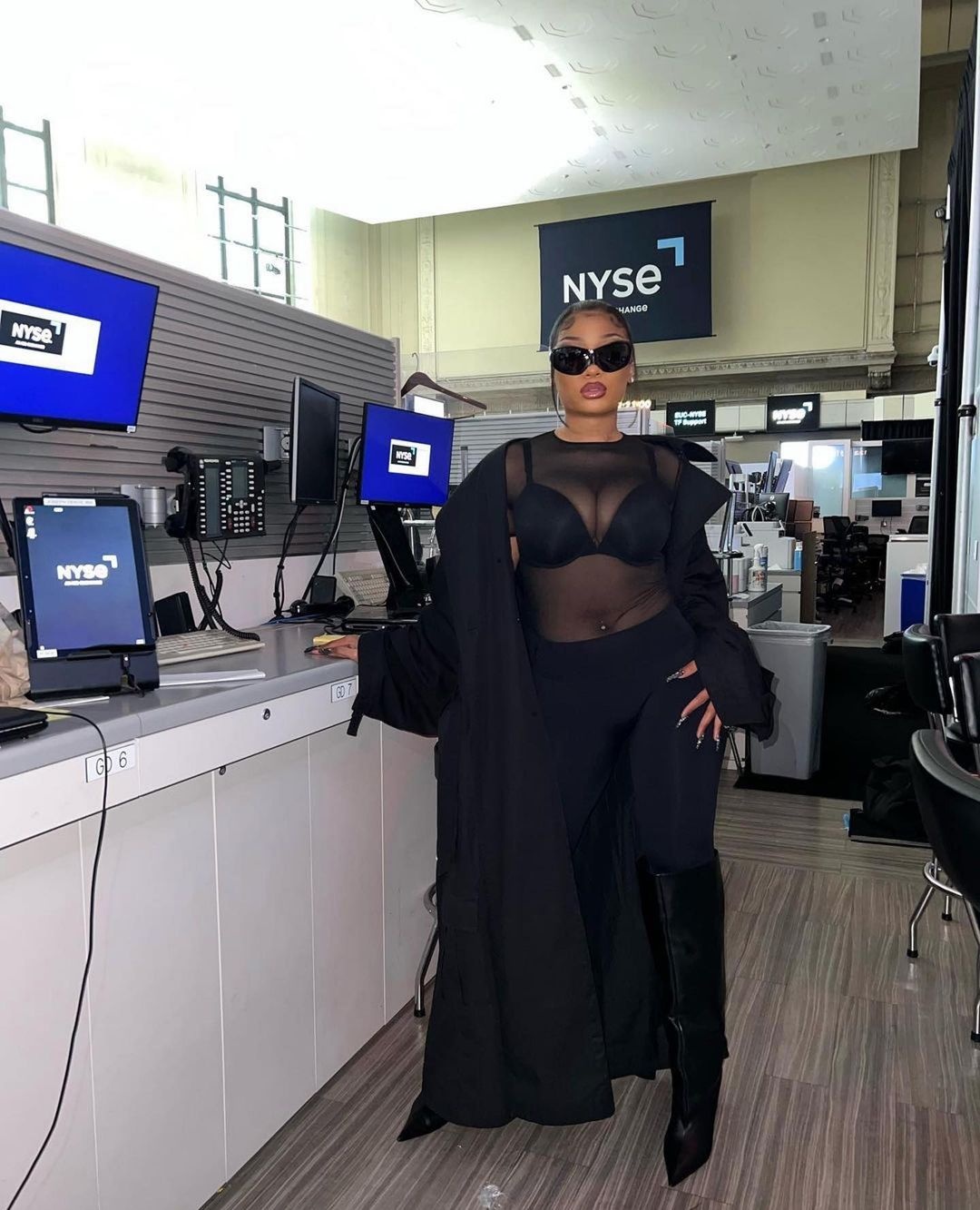 Giời nhà giàu châu Á đi xem show thời trang ảnh 11 Gioi nha giau chau A di xem show thoi trang anh 11