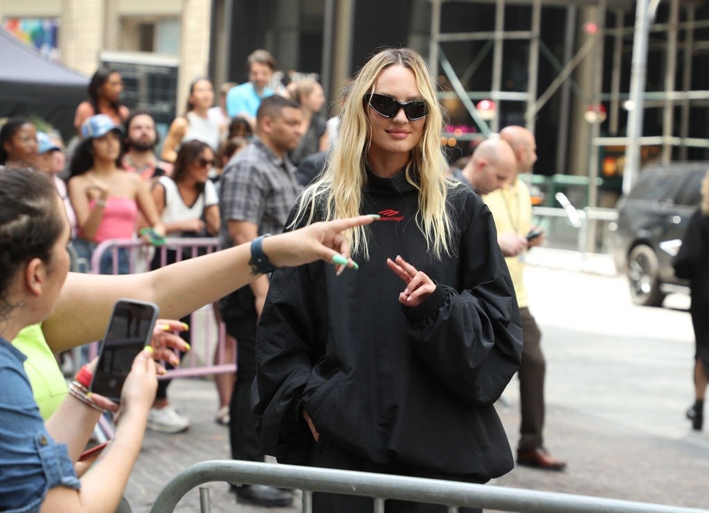 Gioi nha giau chau A di xem show thoi trang anh 9