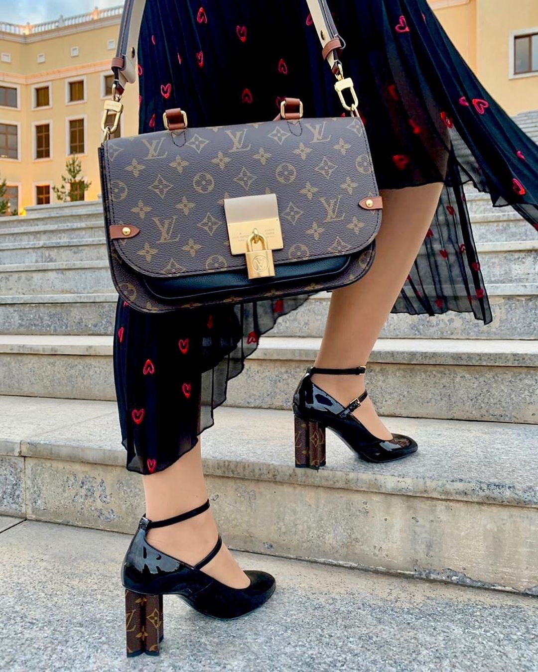 Louis Vuitton bán túi fake ảnh 2 Louis Vuitton ban tui fake anh 2
