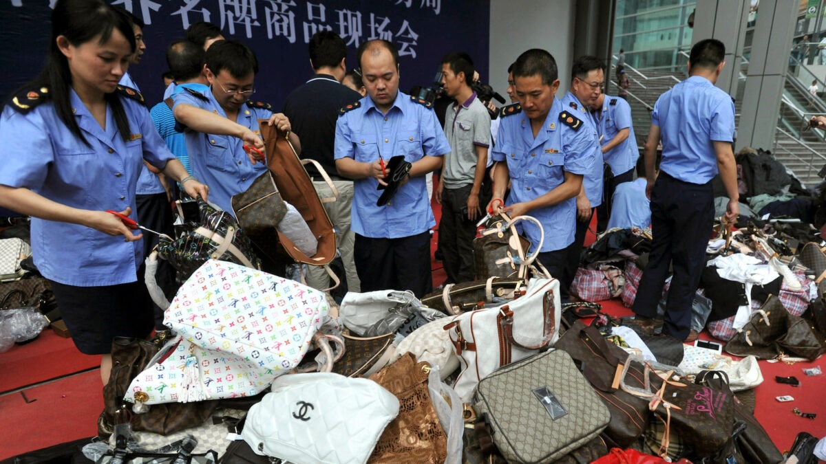 Louis Vuitton ban hang fake anh 3