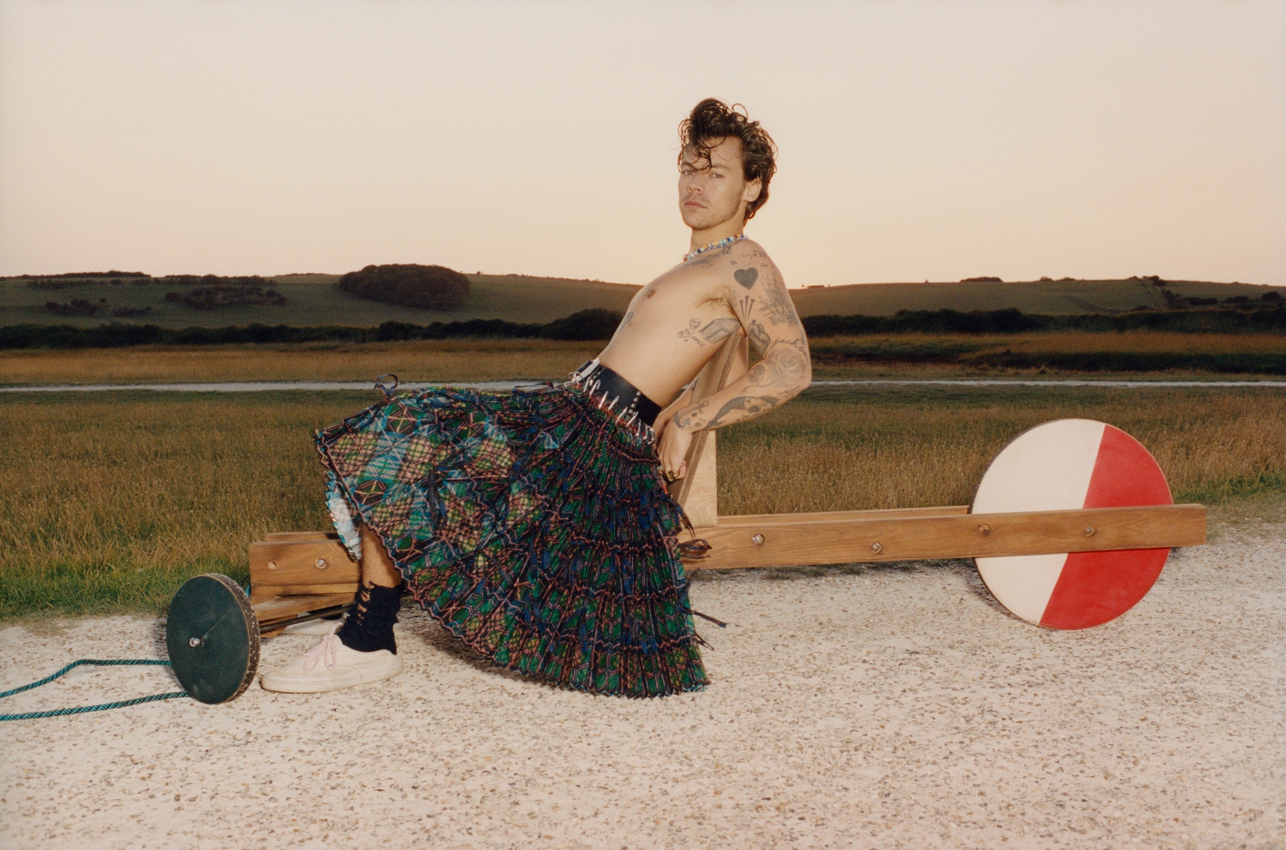 Harry Styles mặc váy ảnh 5 Harry Styles mac vay anh 5