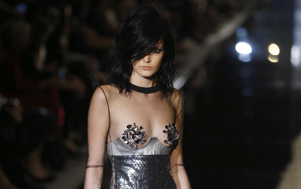 trang phuc lo mieng dan nguc anh 3