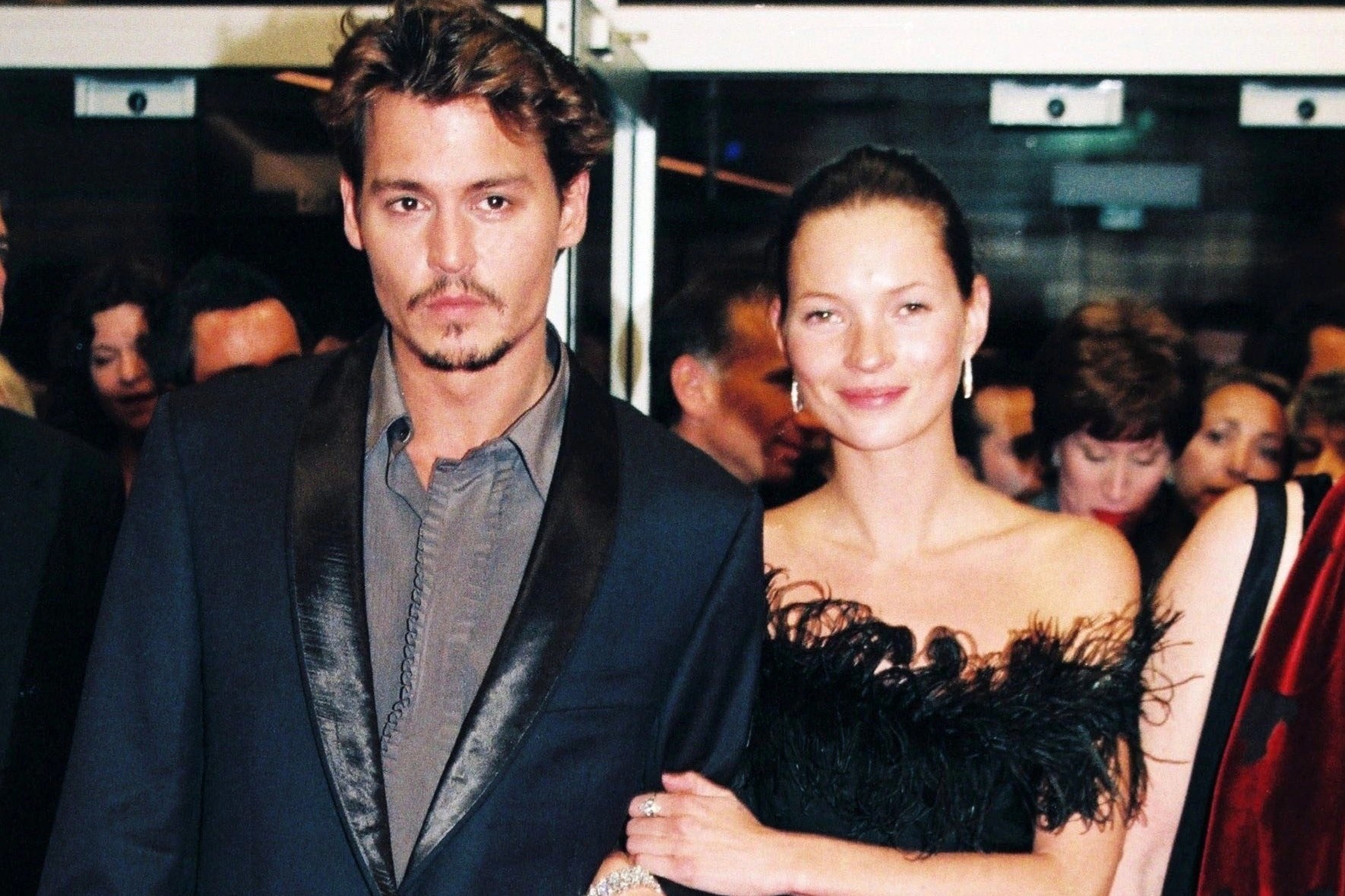 Phong cach cua Johnny Depp khi hen ho Kate Moss hinh anh