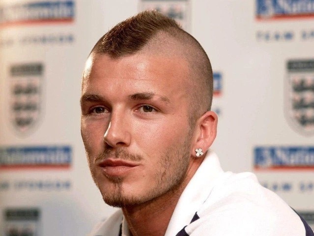 Kieu toc gay tranh cai cua David Beckham hinh anh