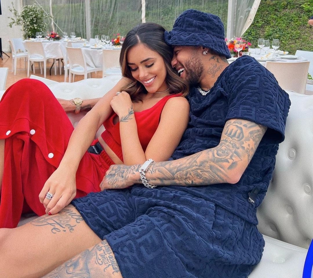 Phong cách của bạn gái Neymar ảnh 1 Phong cach cua ban gai Neymar anh 1