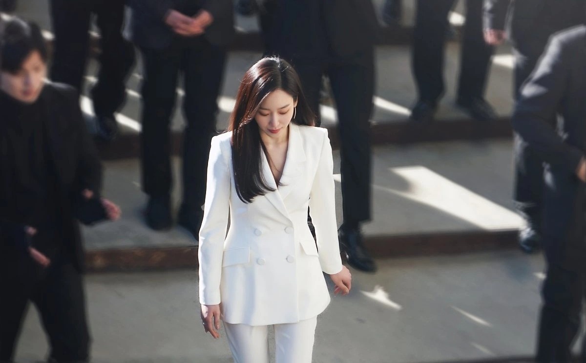 Nu dien vien giam can de vao vai luat su anh 4