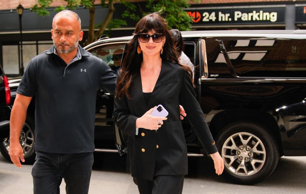 Phong cach Dakota Johnson tuoi 32 anh 8